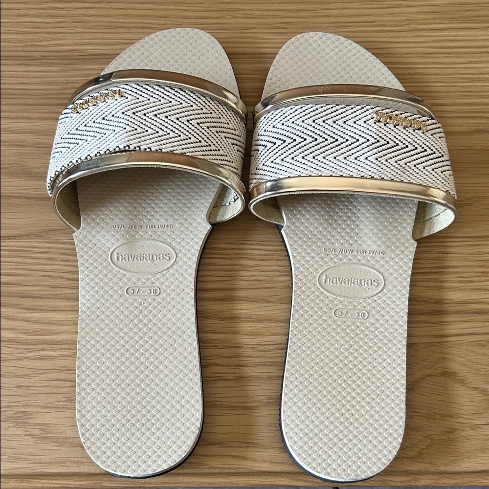 Havaianas Women's Cream and Gold Sandals